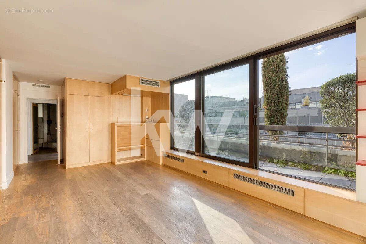Appartement à PARIS-8E