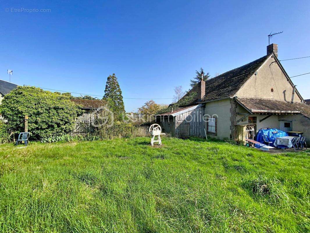 Située sur la commune de Saint-Maurice-sur-Aveyron, dans un environnement calme et agréable, venez découvrir cette maison de 60  - photo 12