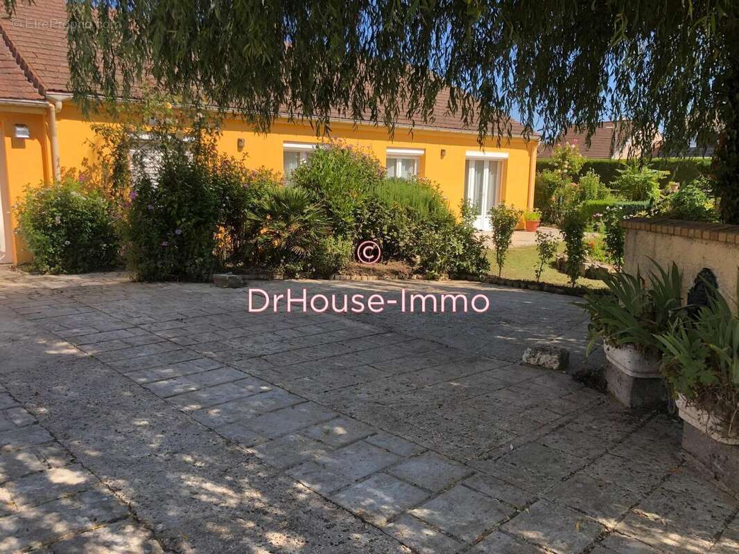 Maison à SAINT-PIERRE-DES-FLEURS