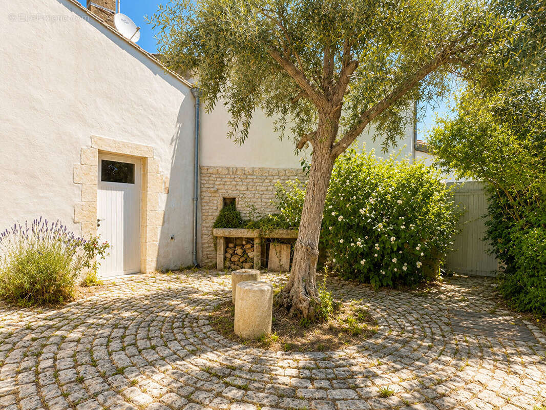 Maison Loix 8 pièce(s) 205 m2 - photo 2
