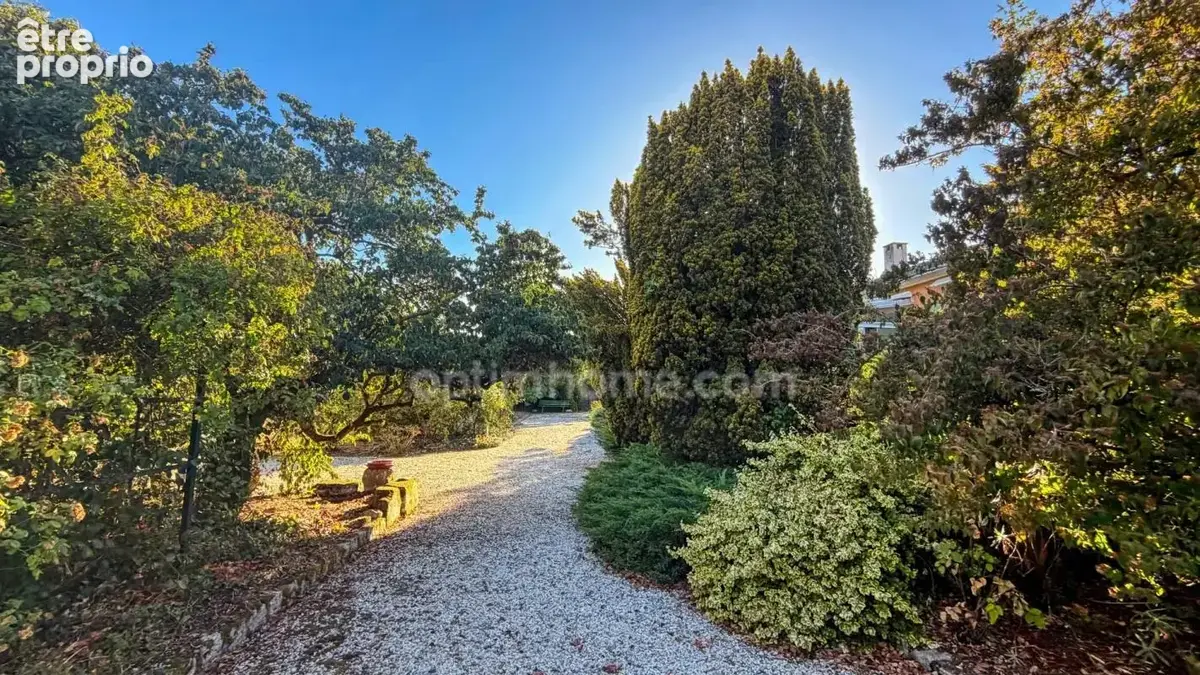 Propriété familiale 5 pièces au cœur d'un véritable parc de 2 158 m² - LA ROCHELLE (17) - photo 10