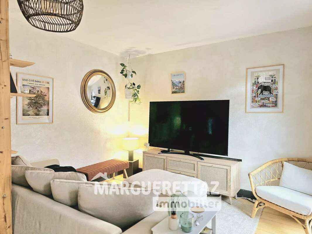Appartement à BONNE