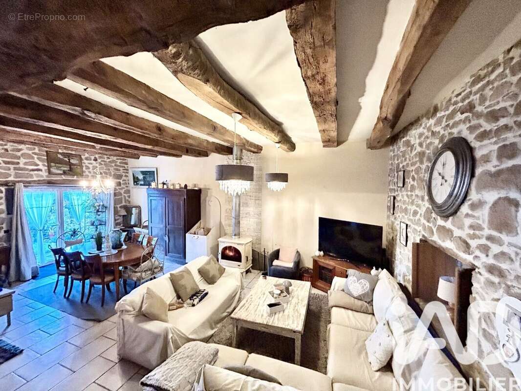 Maison 143 m² à Saint-Martial-De-Gimel  - photo 6