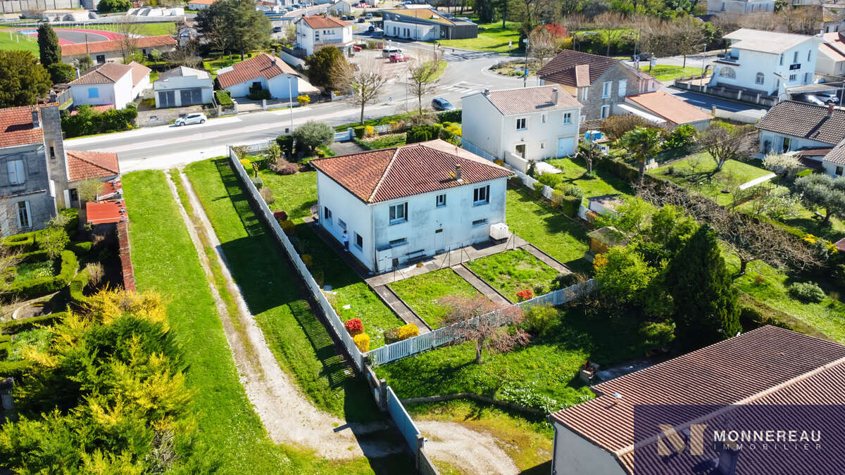 Maison à BARBEZIEUX-SAINT-HILAIRE