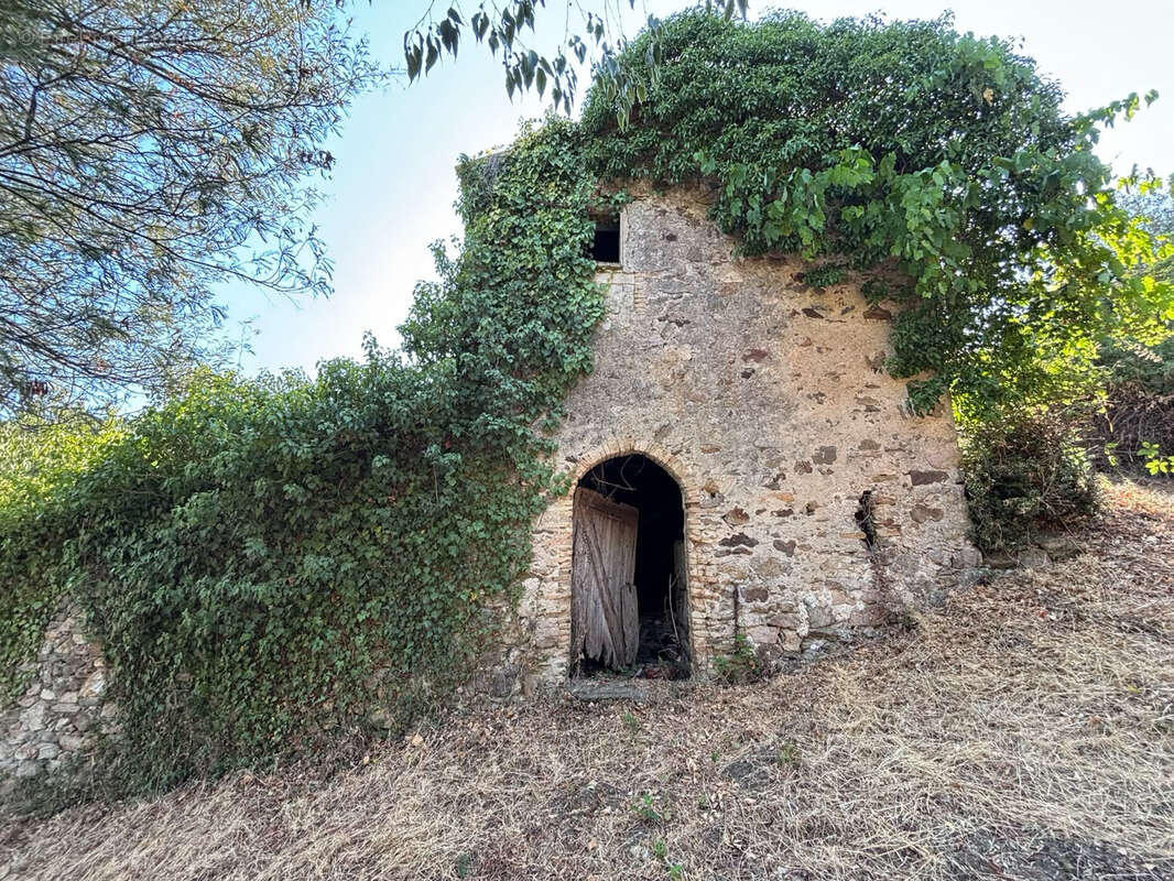 Peymeinade limite auribeau terrain de 3769 m2 avec permis pour maison plain-pied de 136 m2 a terminer et ruine - photo 7