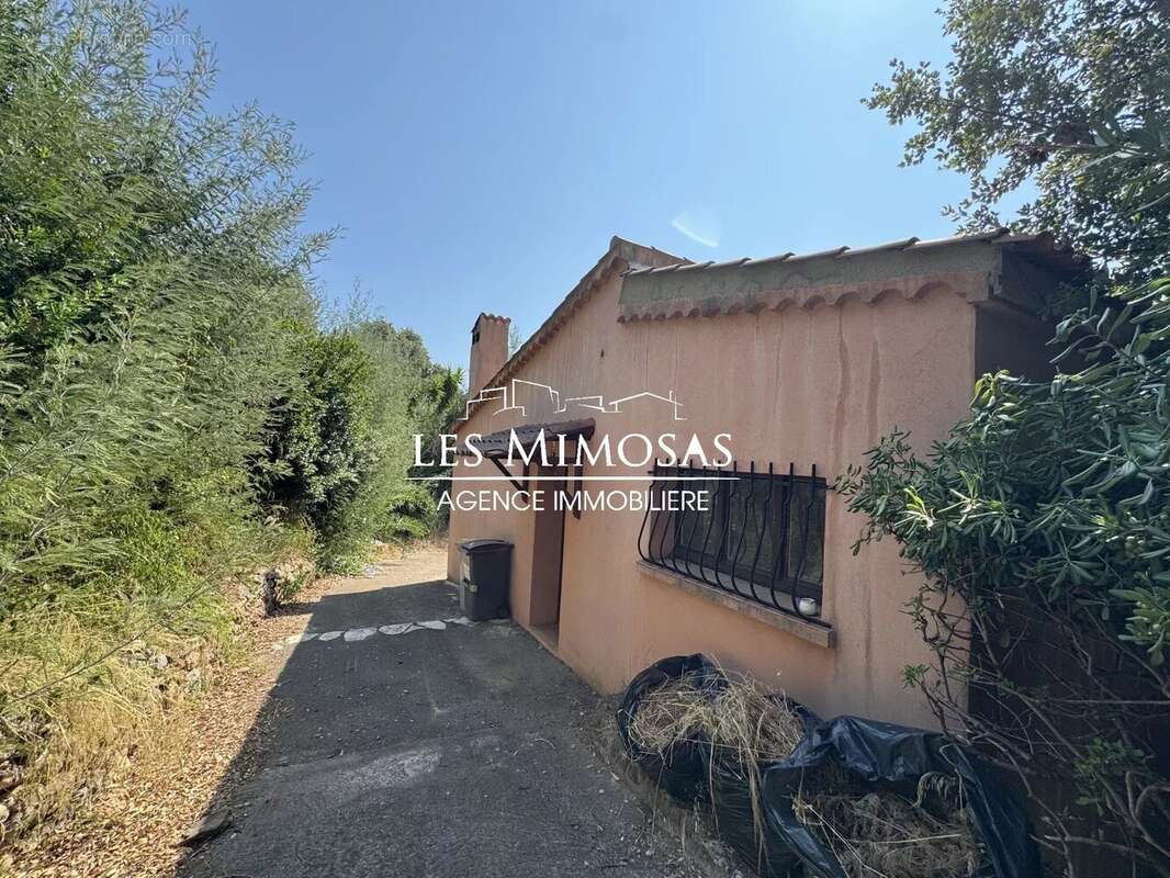 Maison à ROQUEBRUNE-SUR-ARGENS