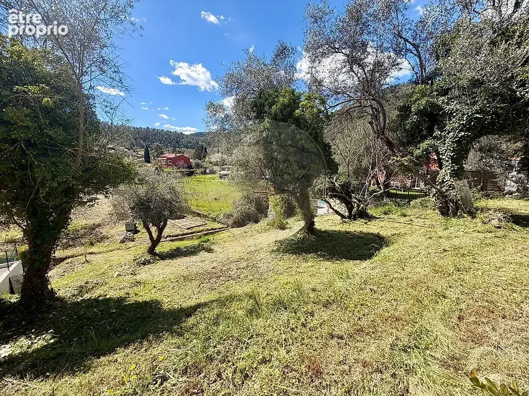 Terrain à TOURRETTE-LEVENS