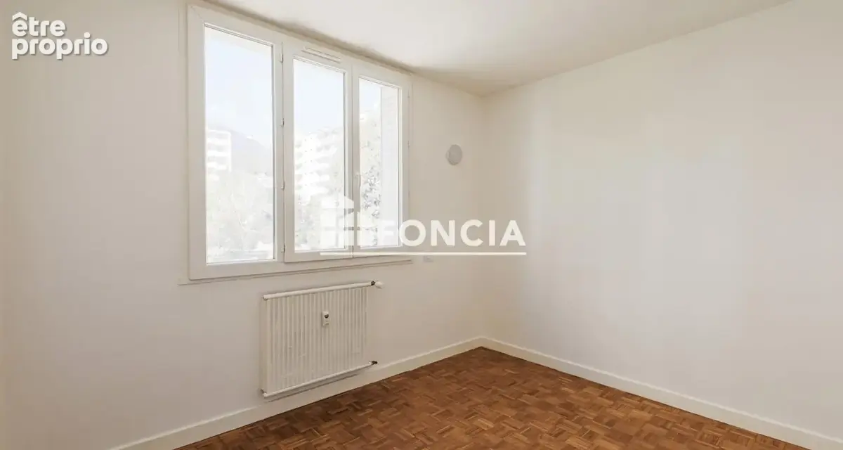 T4 traversant – 66 m² – Ascenseur, cave et parking - photo 9
