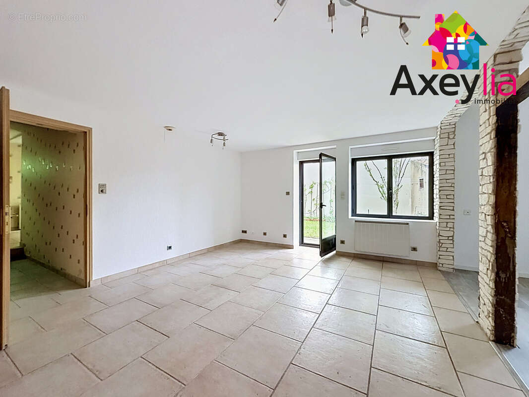 Appartement à LE COTEAU