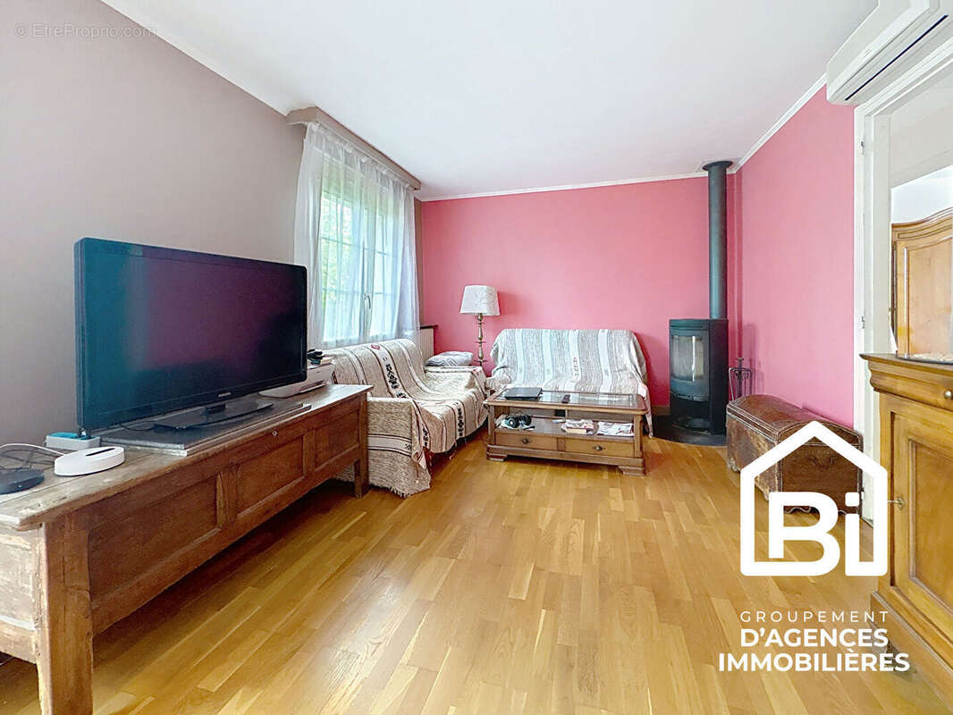 Maison à SAINT-MARTIN-DE-FONTENAY