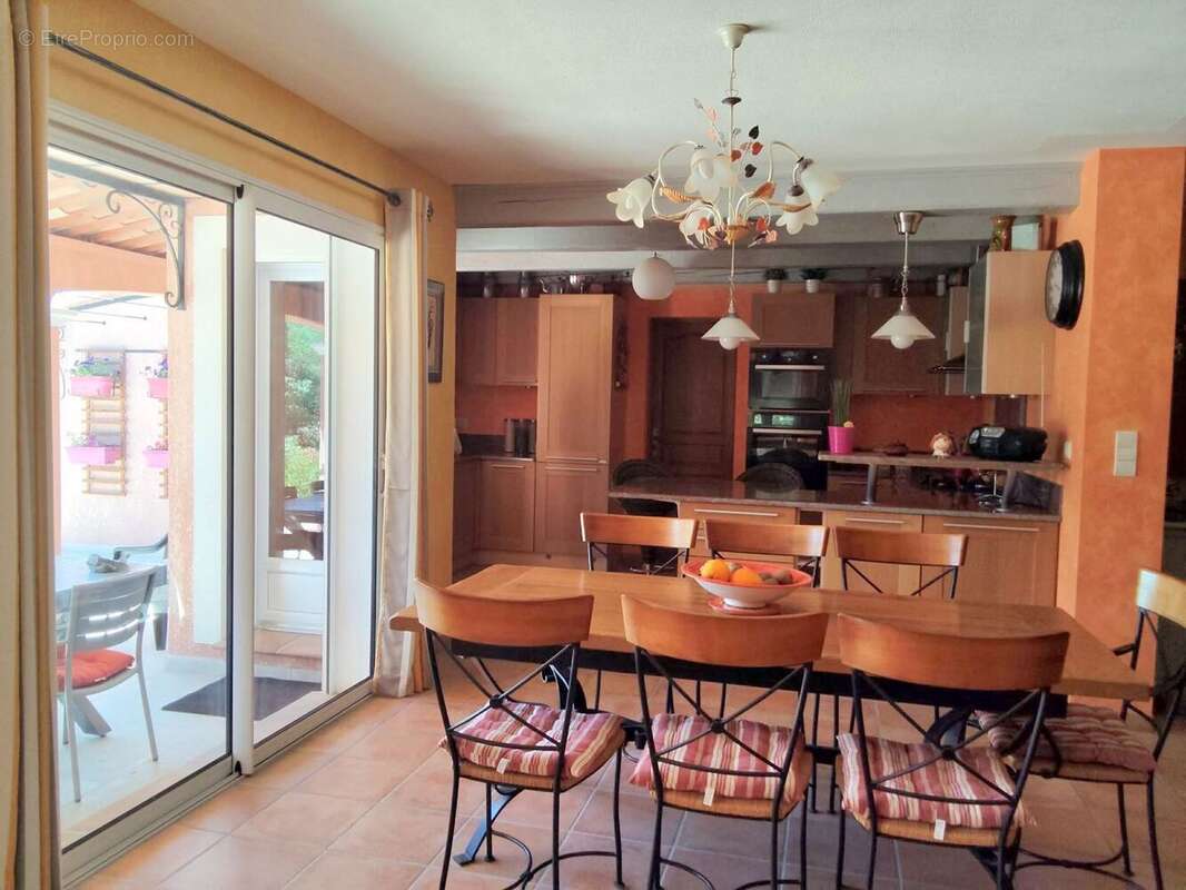 Maison 133 m² à Regusse  - photo 5