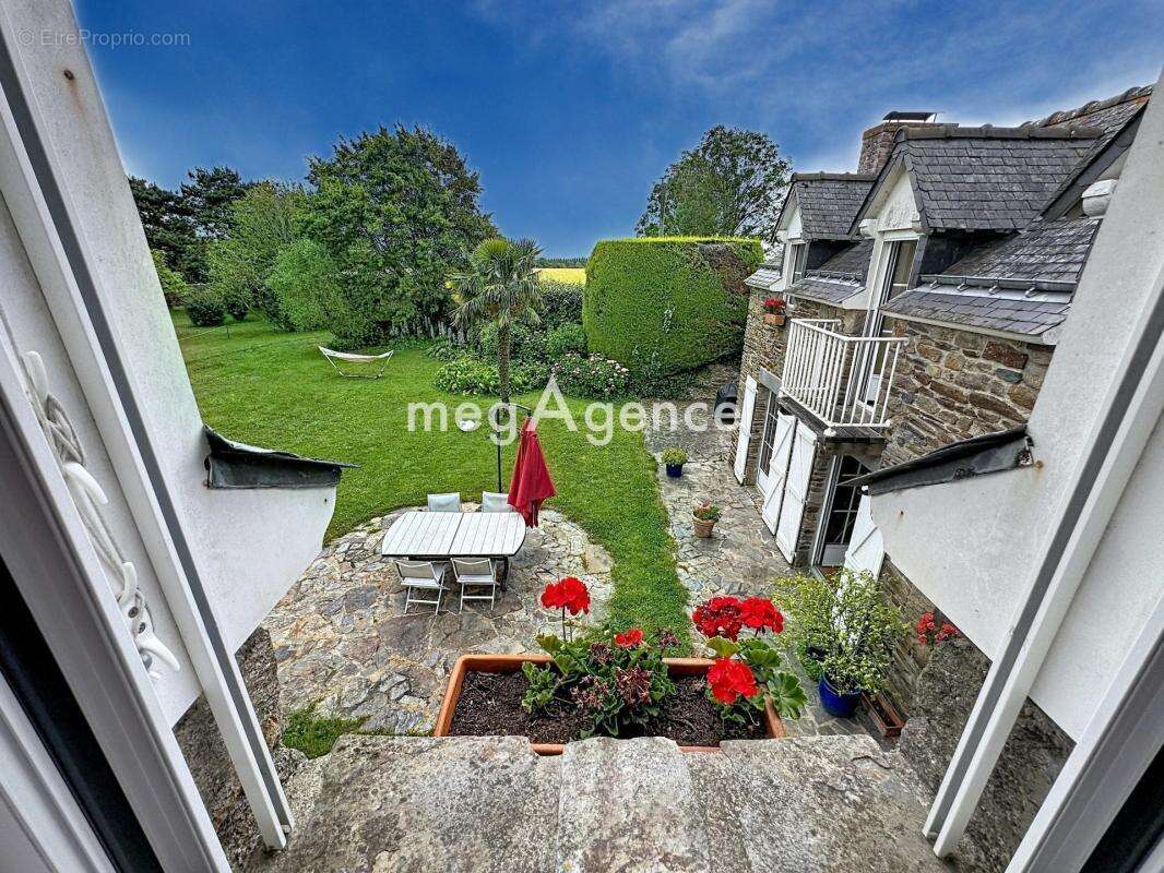 Une élégante maison en pierre au charme intemporel - photo 9