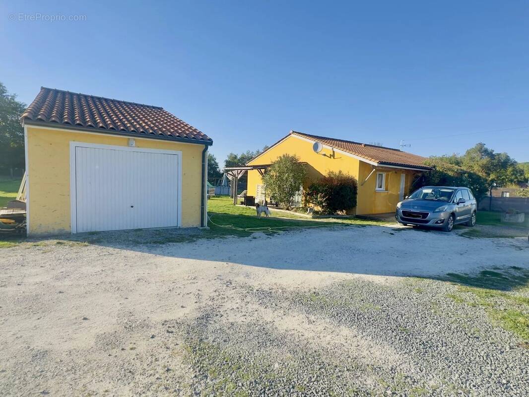 Maison à CONNE-DE-LABARDE