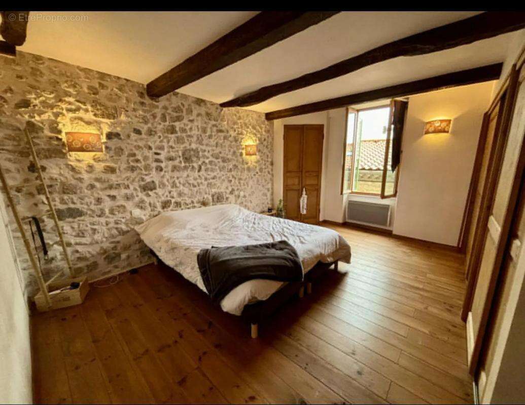 Appartement à PEILLE