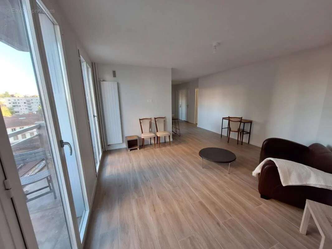 TOULOUSE - PLACE DUPUY : Magnifique T2 rénové en 2023 au 6ème étage avec ascenseur, balcon et cave - photo 2