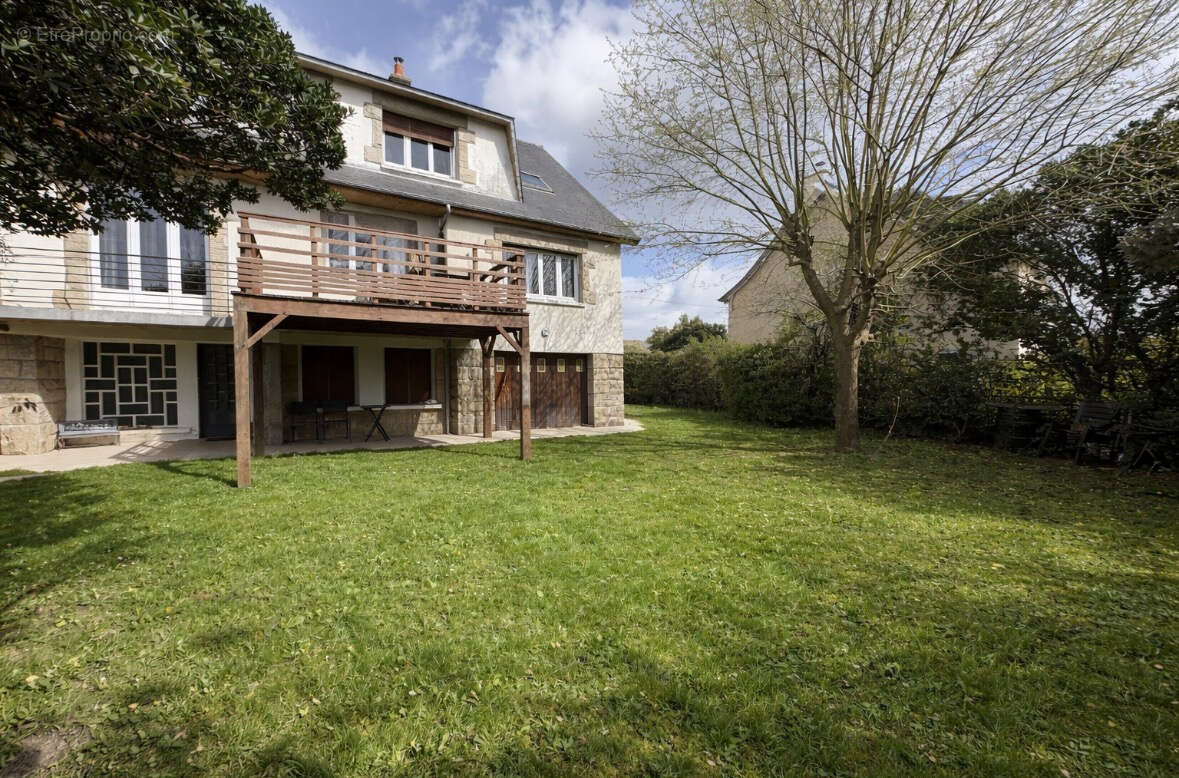 Maison à BOURG-DES-COMPTES