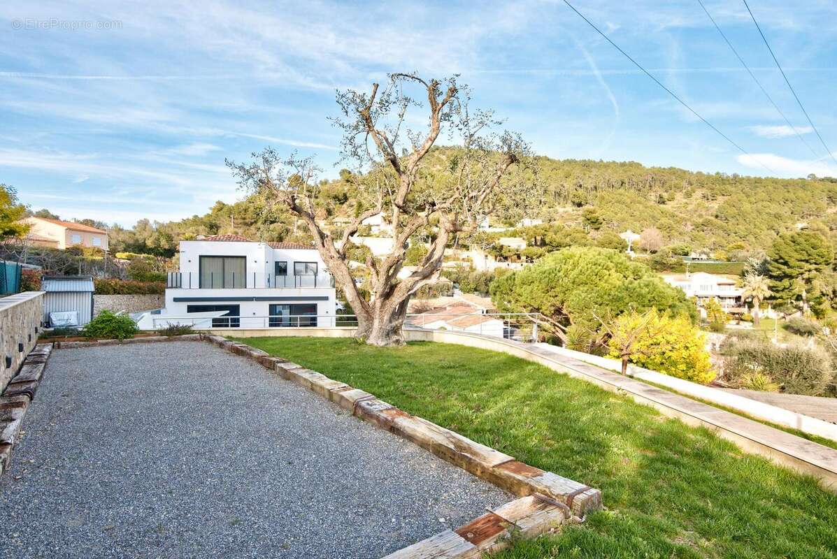 Maison à TOURRETTE-LEVENS