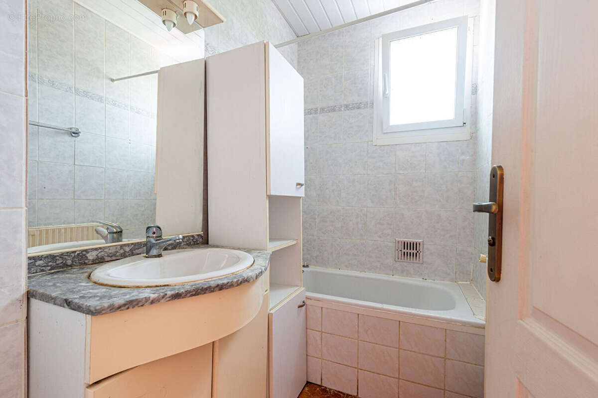 Agence immobiliere laforet - exclusivite - "mirabilis" - annecy / pringy - appartement t3 de 54.69m² - loggia - balcon - cave -  - photo 8