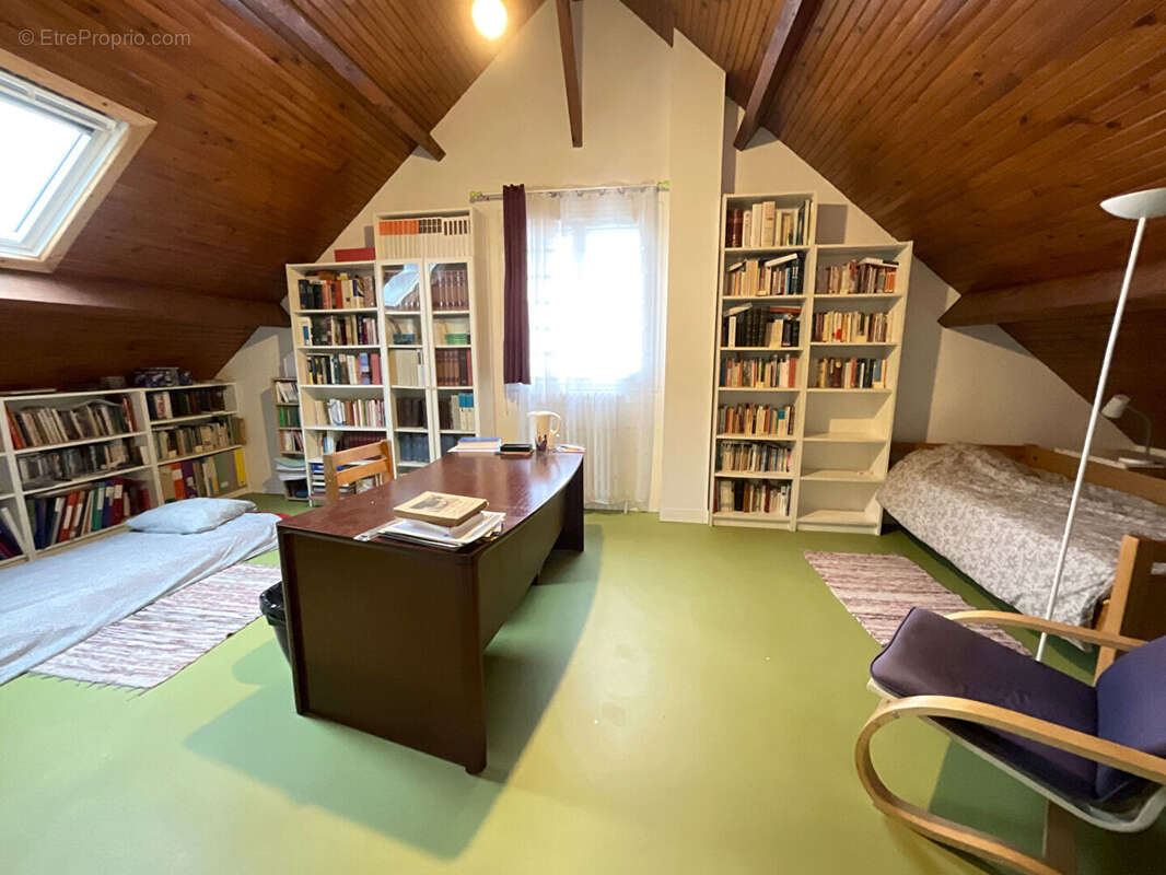 Maison à CHANTELOUP-LES-VIGNES