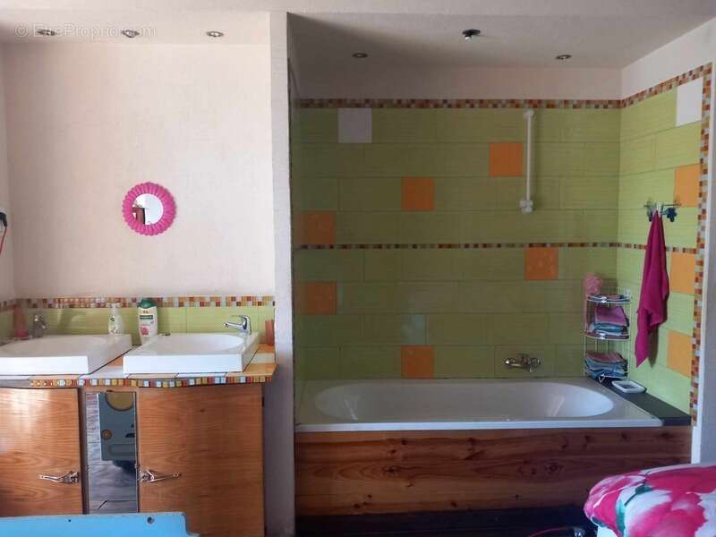 Maison de ville 88 m² avec garage, grenier aménageable et fort potentiel d'investissement – Quartier du Moutier à Thiers - photo 10
