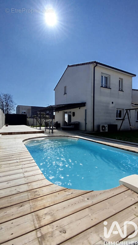 Photo 1 - Maison à LE TAILLAN-MEDOC