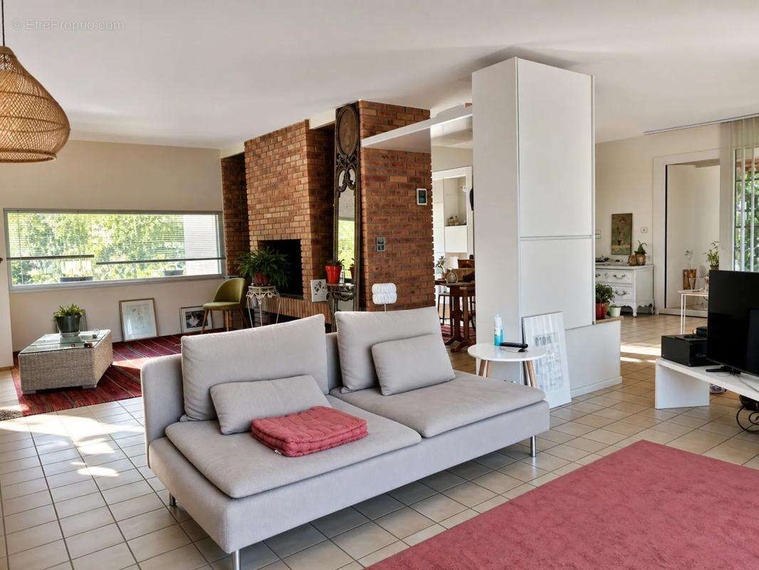 Maison de 8 pièces de 232 m² situé à Guer - photo 3