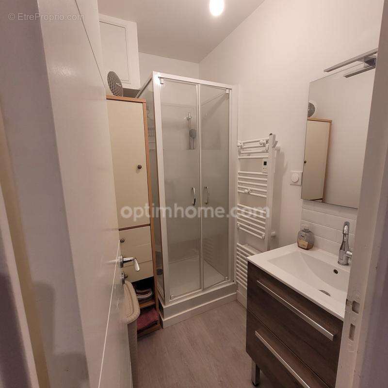 DINAN (22) plein centre ville - Appartement T3 de 52.25 m² avec 2 Chambres - 2ème étage sans ascenceur - photo 3