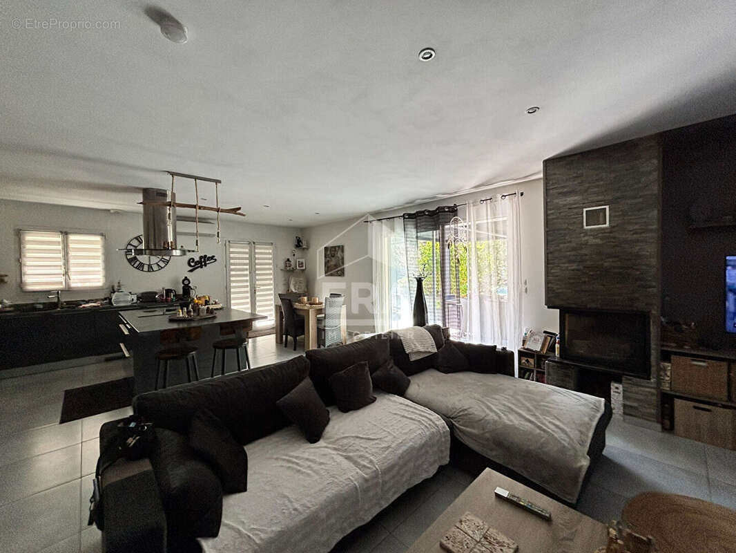 Maison à ROQUEBRUNE-SUR-ARGENS