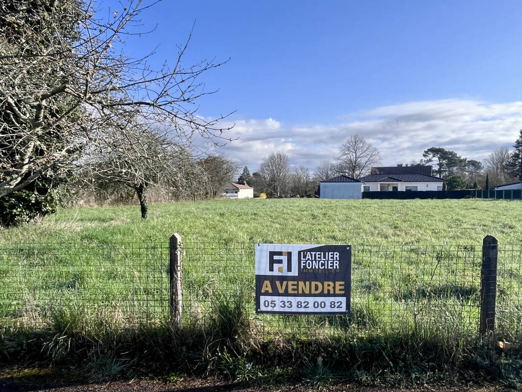 Terrain à COULOUNIEIX-CHAMIERS