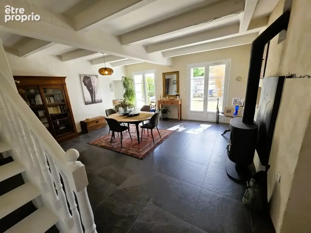 ILE D'OLERON (17), A Vendre Très belle Longère rénovée 194m², édifiée au calme en cœur de village sur terrain 1.047m² - photo 11