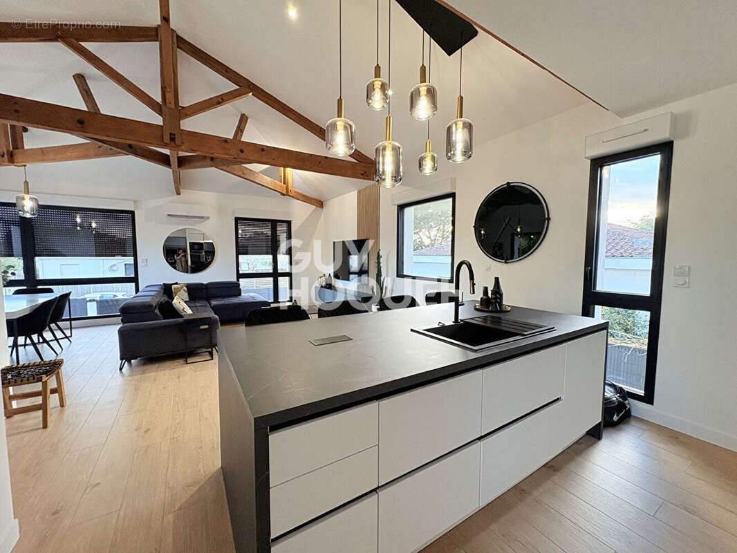 Maison à VILLENAVE-D&#039;ORNON