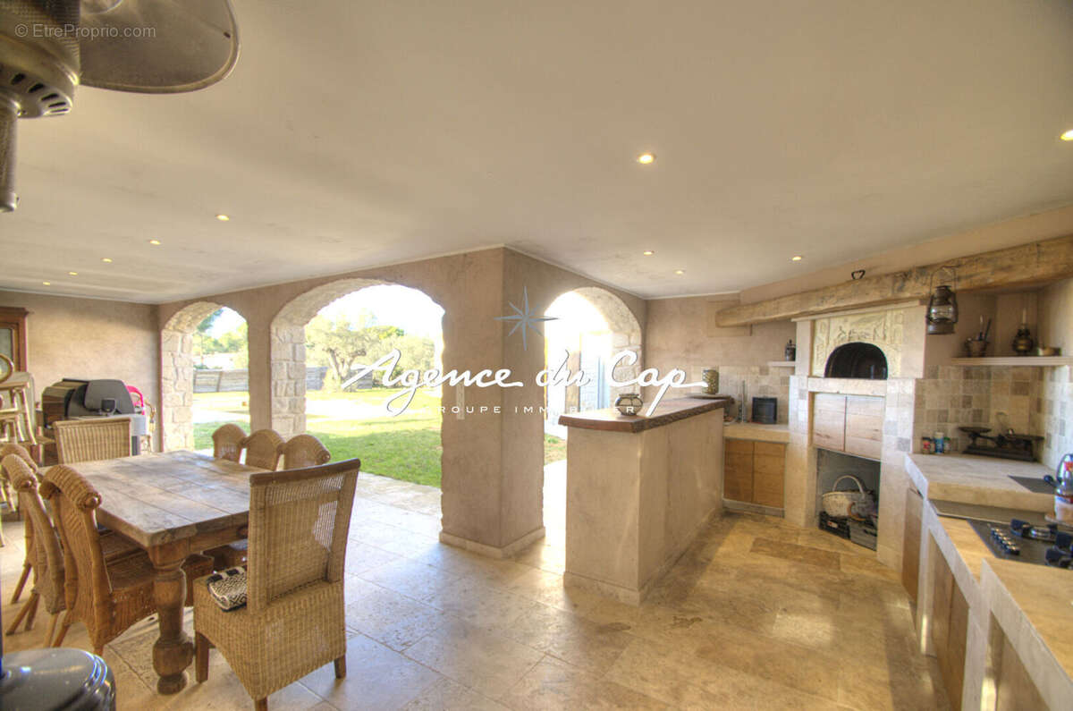 Maison à BAGNOLS-EN-FORET