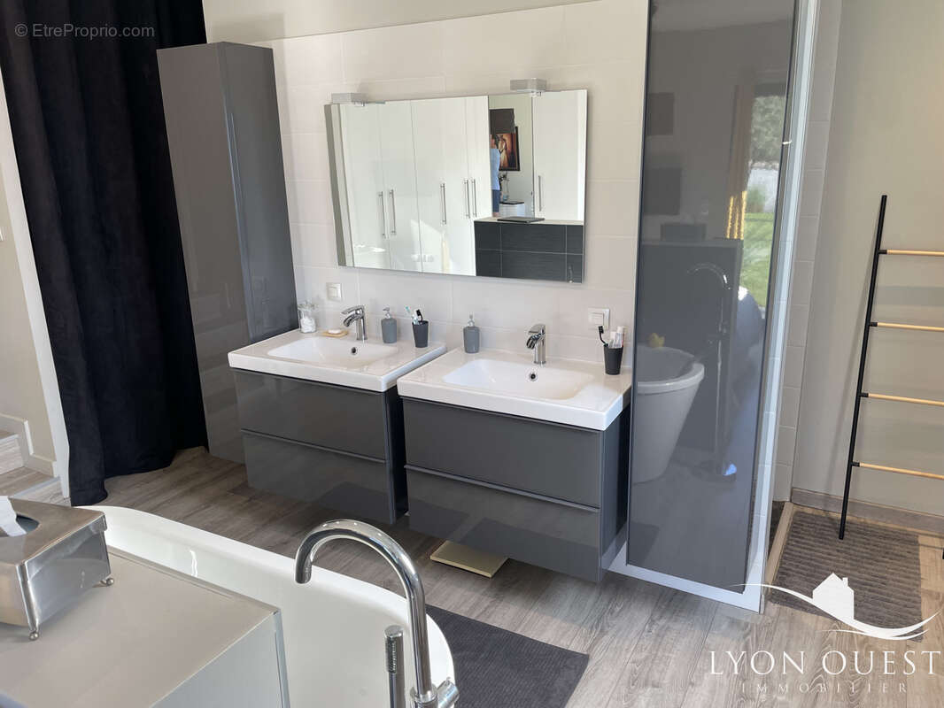 Maison à TASSIN-LA-DEMI-LUNE