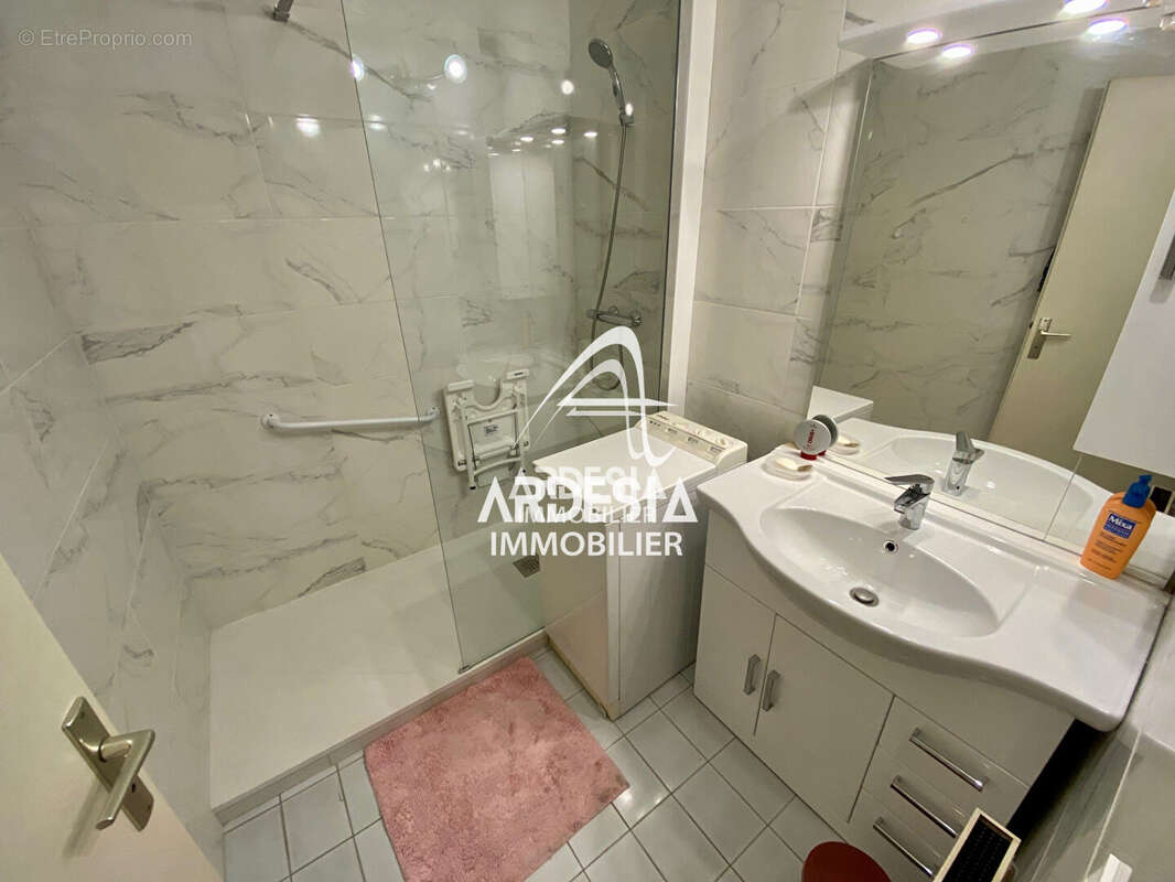 À vendre à Saint-Jean-de-Maurienne   Appartement lumineux avec balcon et garage - photo 6