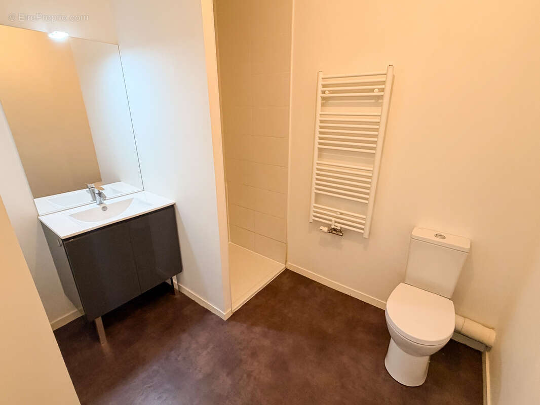 Appartement T2 avec terrasse et parking - photo 6