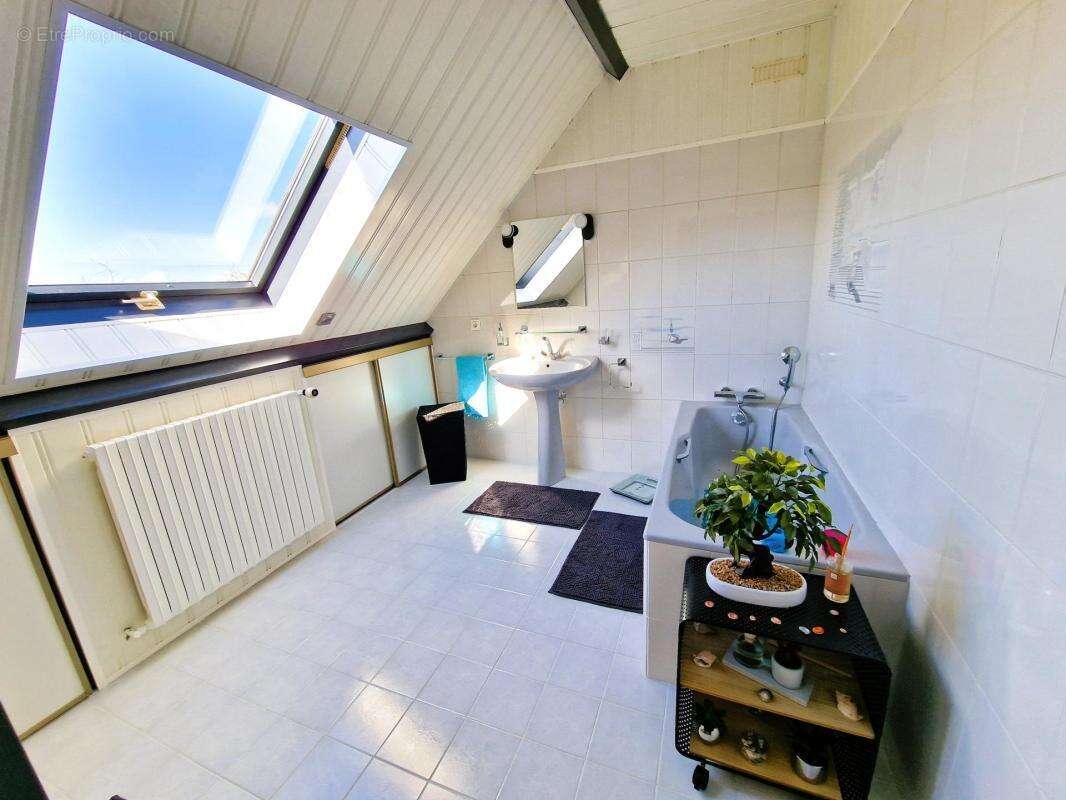 maison de 5 pièces de 124m² - photo 7