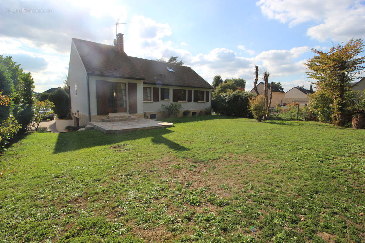 Maison à VARENNES-JARCY