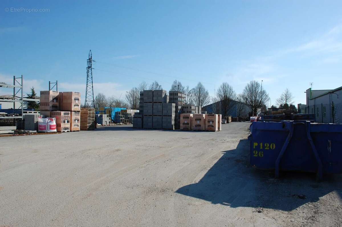 Commerce à MONTREVEL-EN-BRESSE