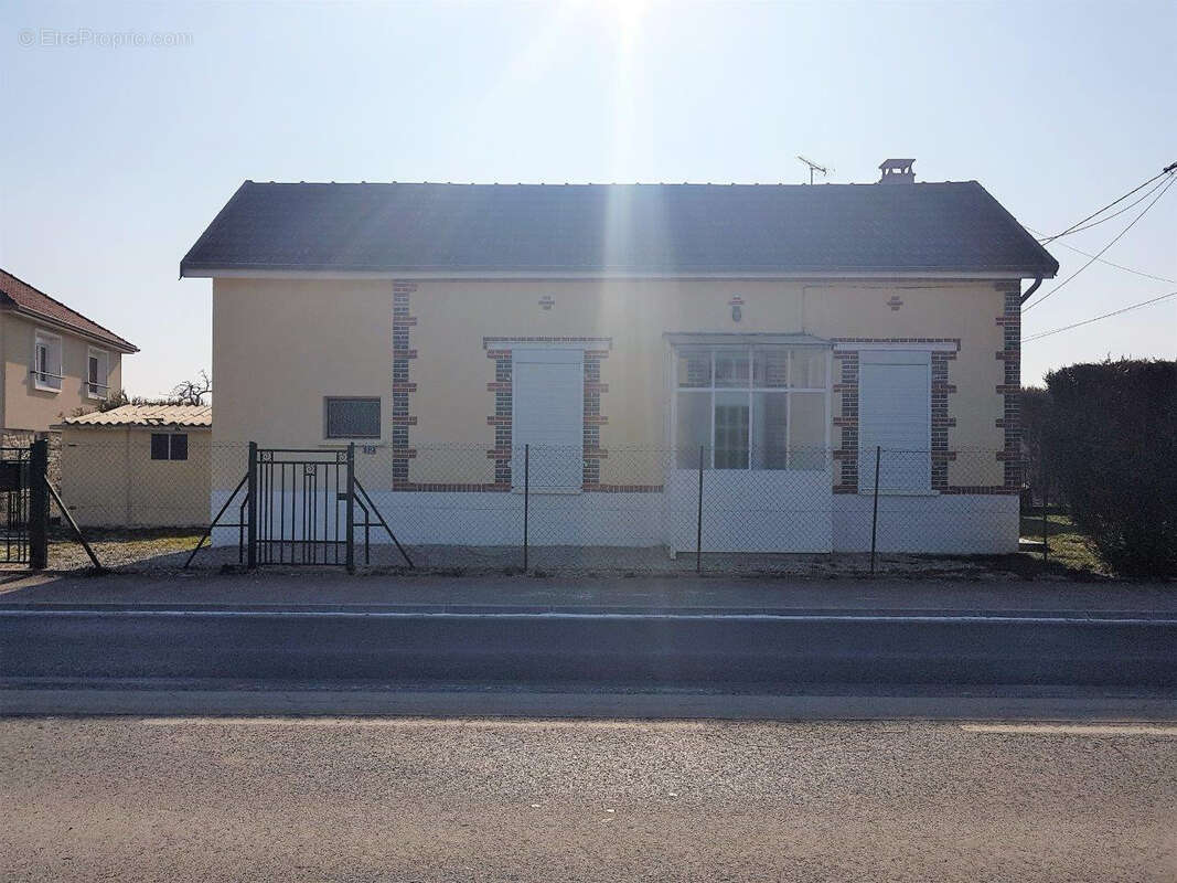 Maison à SAINT-JUST-SAUVAGE