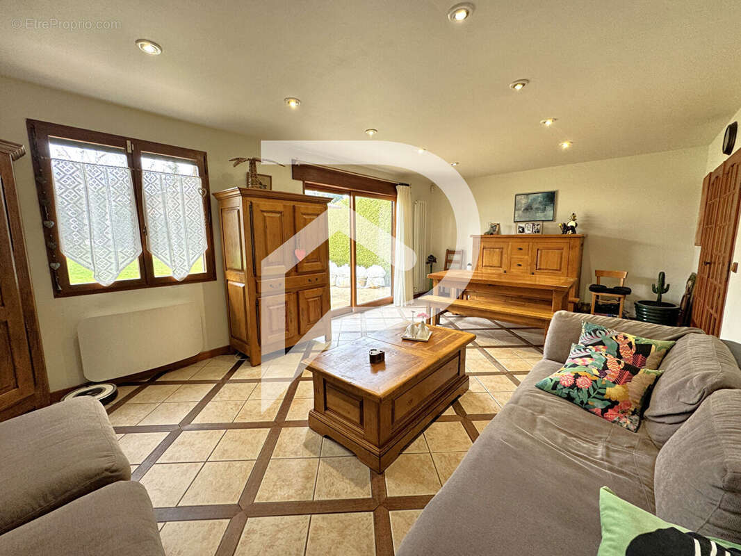 Maison à PRUNAY-LE-TEMPLE