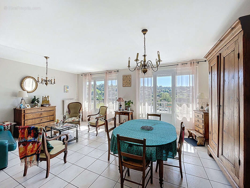 Appartement à NEUVILLE-SUR-SAONE