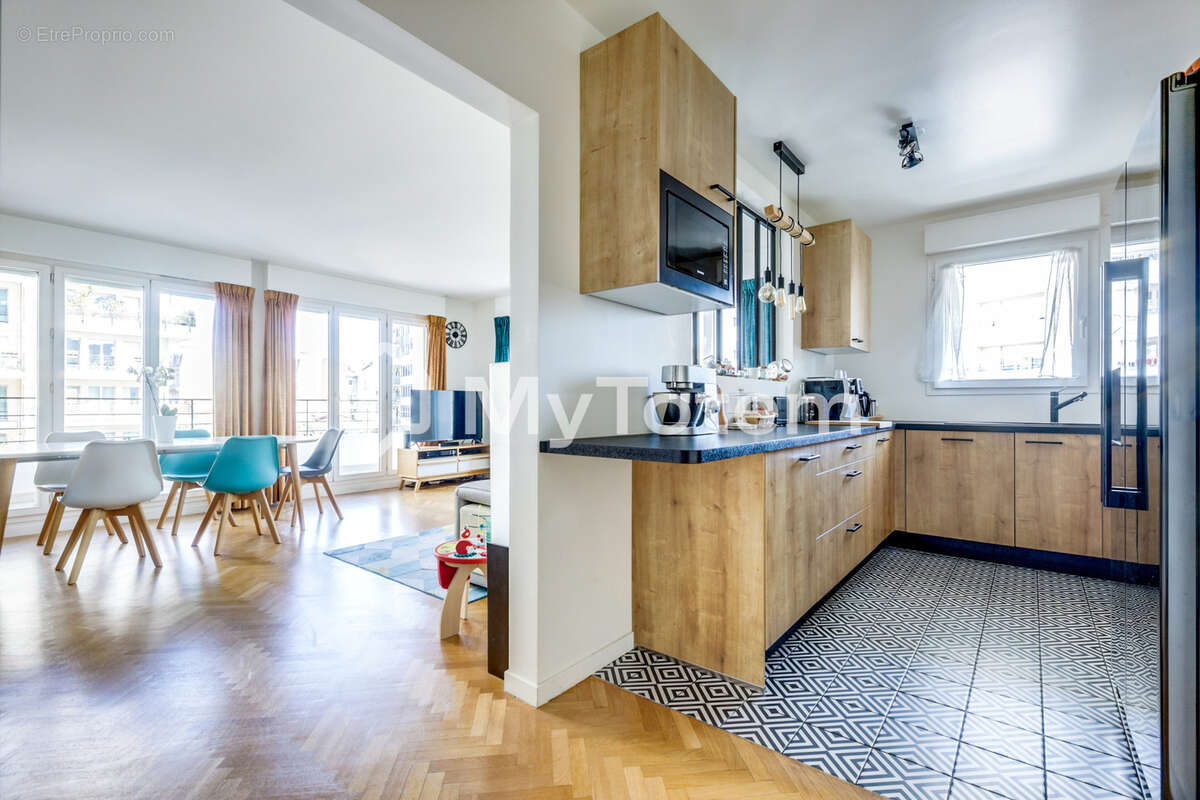 Appartement à COURBEVOIE