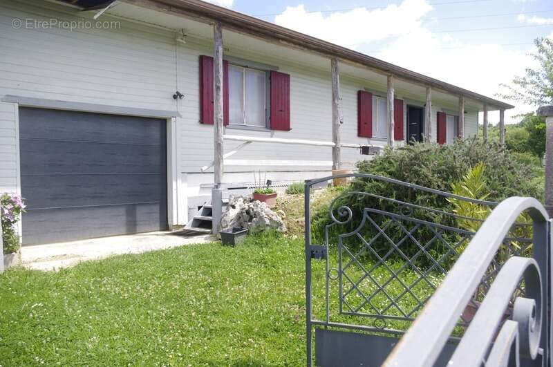 Maison à VIC-FEZENSAC