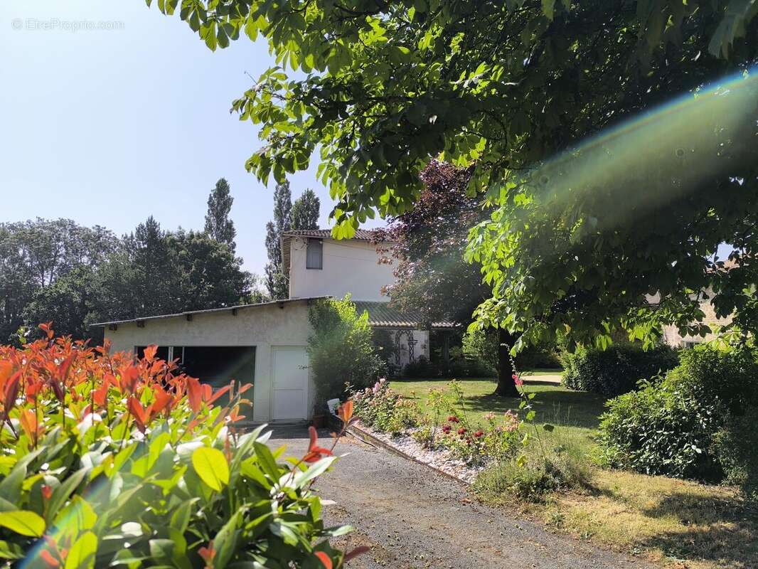 Maison à PAIZAY-NAUDOUIN-EMBOURIE