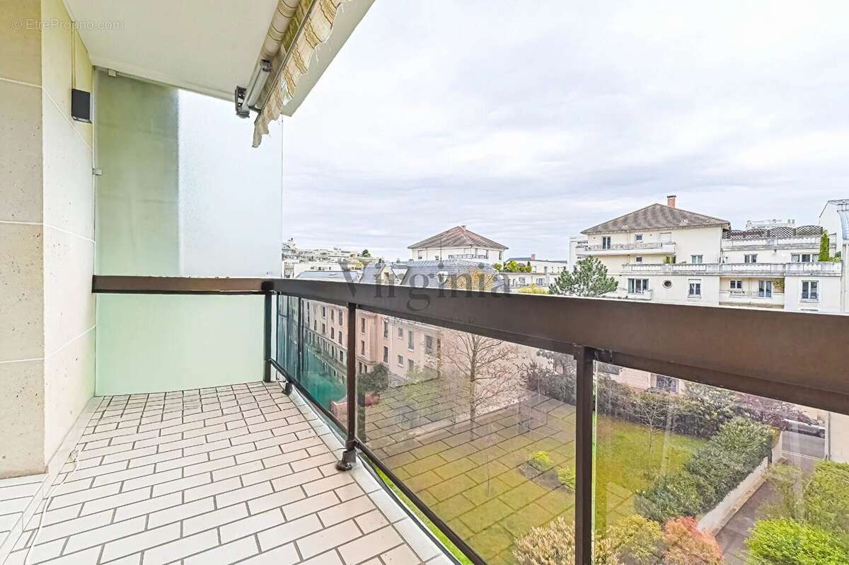Appartement à CHARENTON-LE-PONT