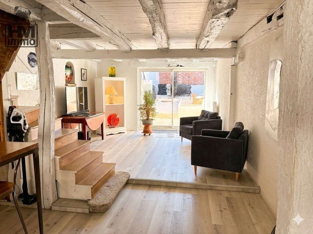 Maison à SAINT-LEONARD-DE-NOBLAT