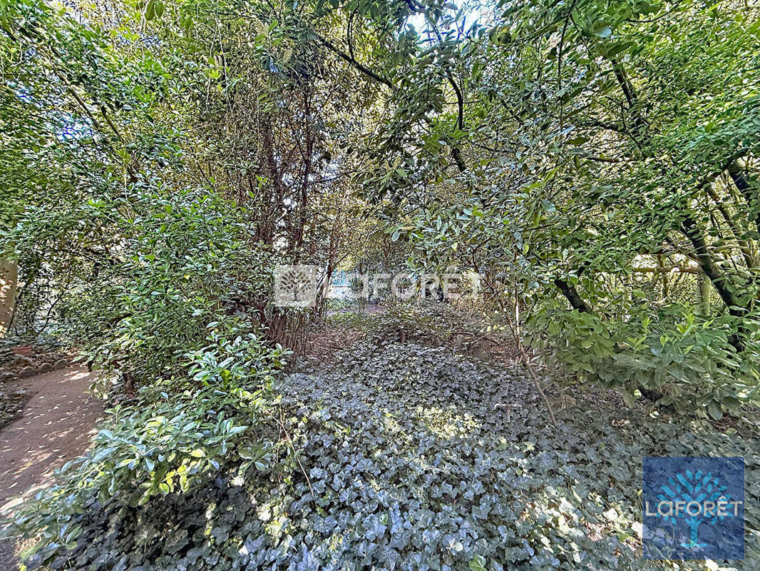 Terrain à VIGNEUX-SUR-SEINE
