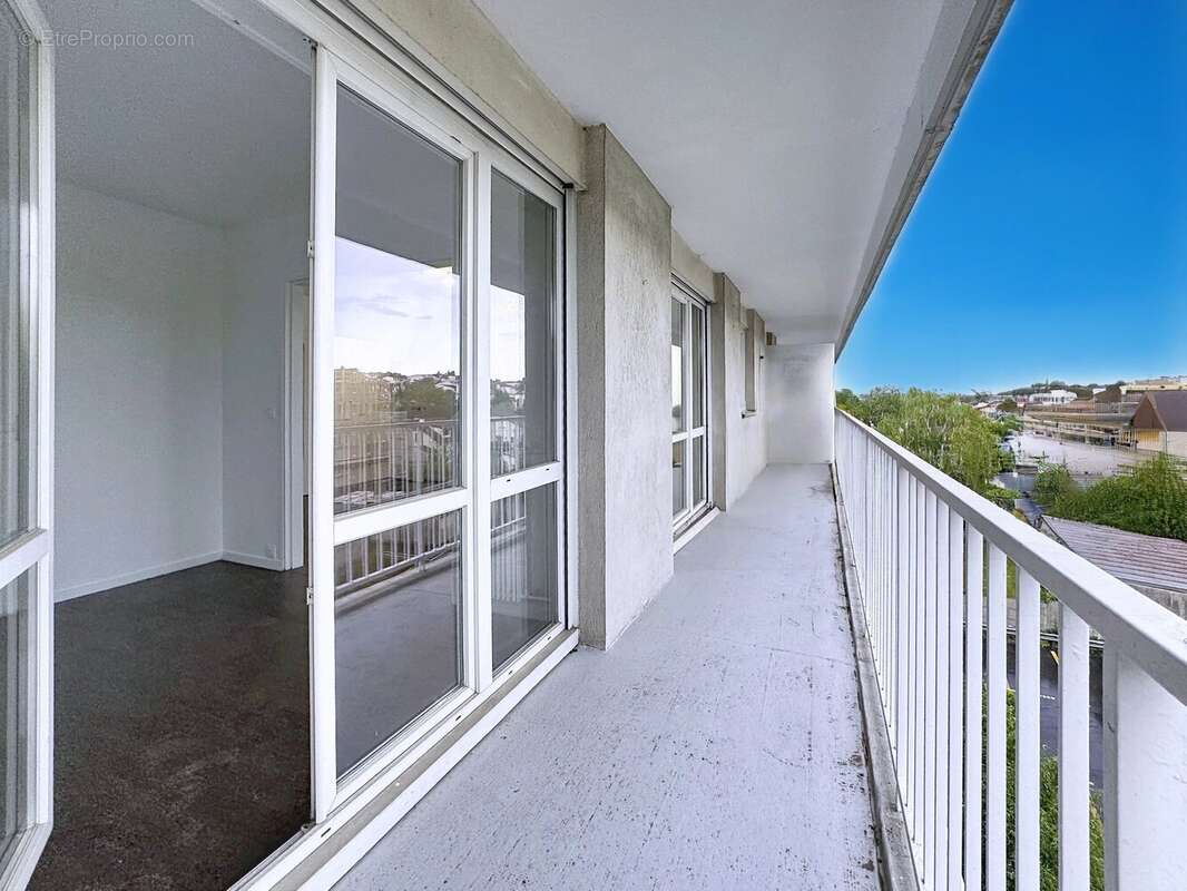 Apt f4 - balcon- cave et parking - 10 mns rer a - photo 4