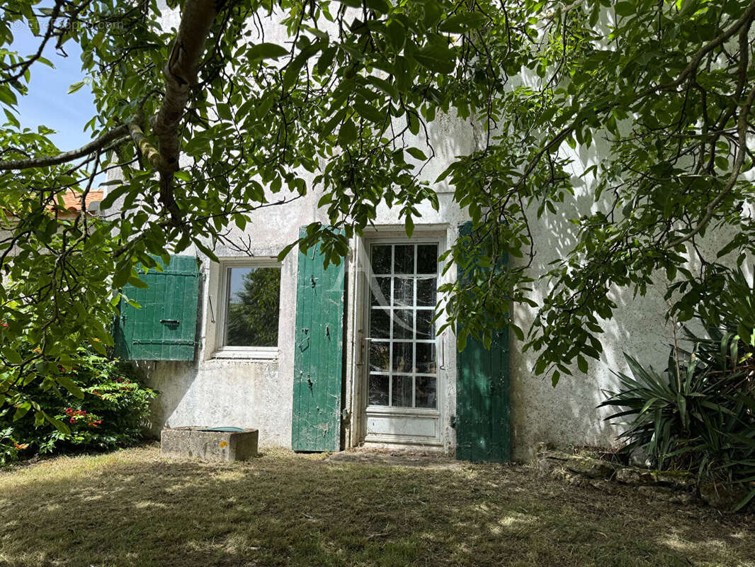 Authentique corps de ferme en pierres  - Plus de 11 hectares  - Un havre de paix aux portes de La Rochelle - photo 5