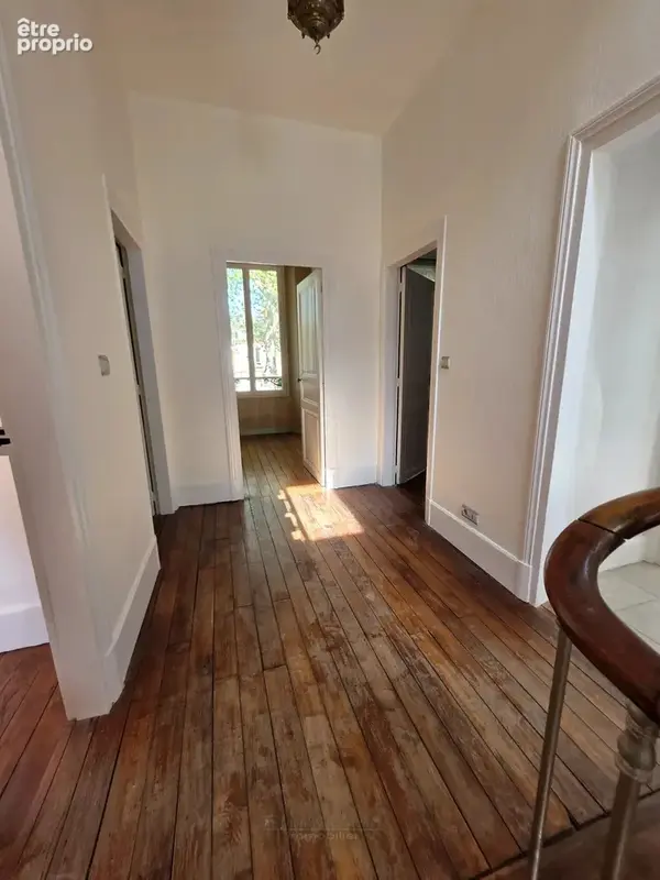 Maison de caractère de 172 m² — Gare et commerces à pied - photo 9